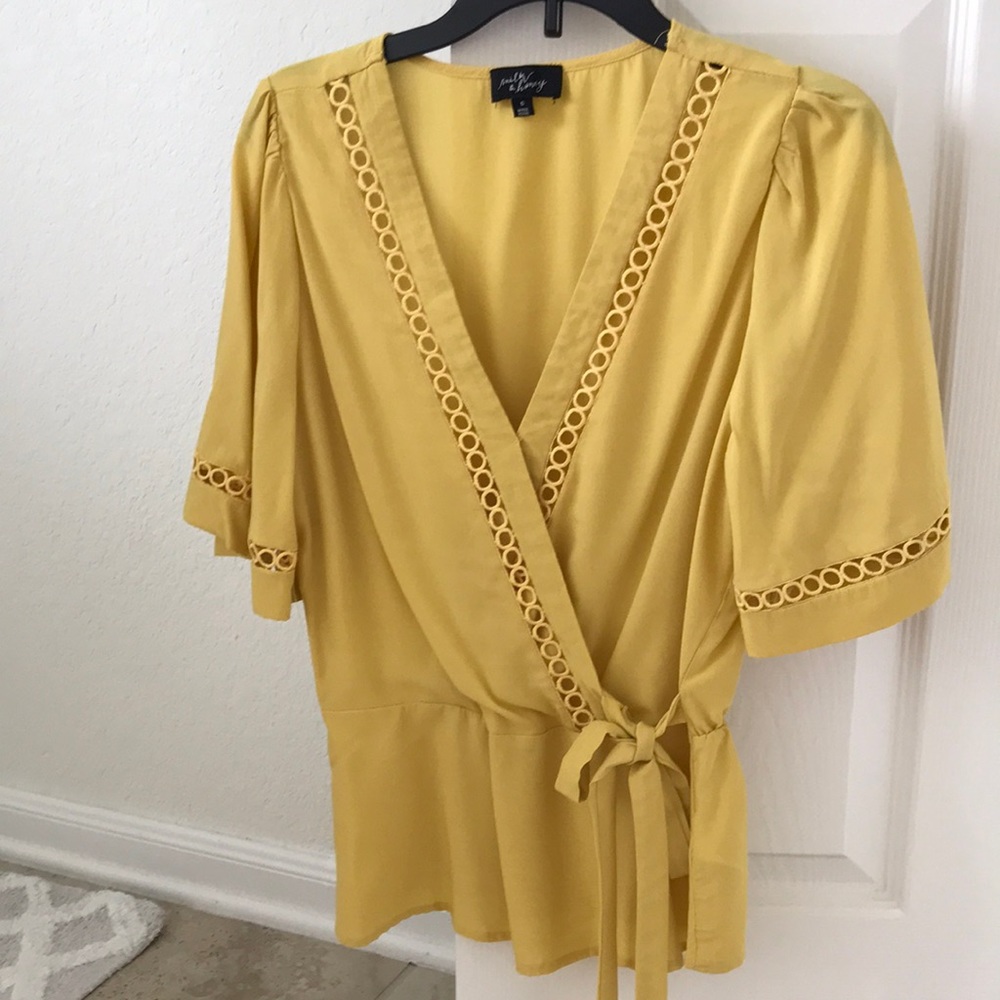 Yellow top size Small